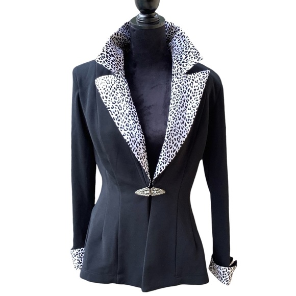 BETSY & ADAM JACKET WITH BLACK &  WHITE LEOPARD COLLAR & CUFFS.BROACH CLOSURE‎ . - Picture 13 of 16